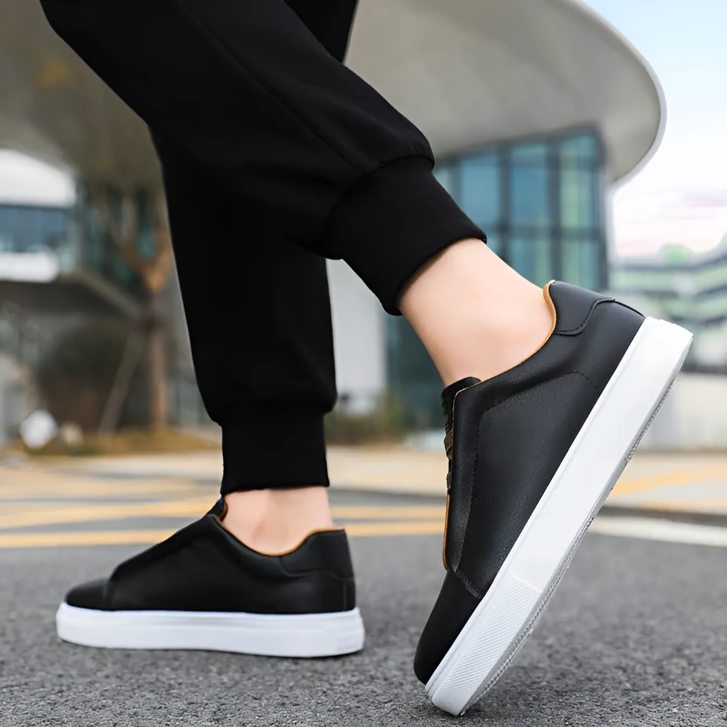 BRUCE™ - COMFORTABLE SLIP-ON SNEAKERS