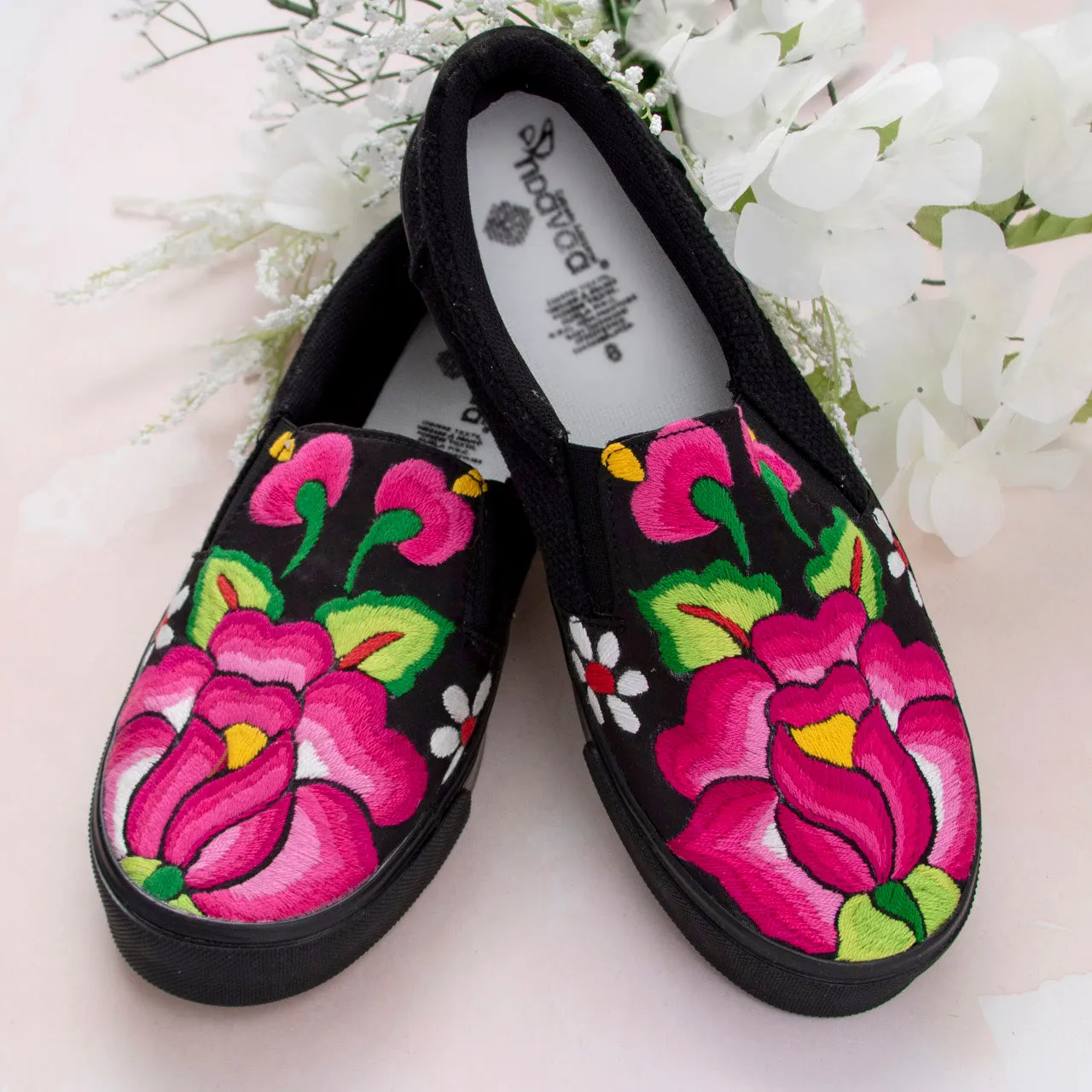 Istmo Embroidered Slip-On Sneakers